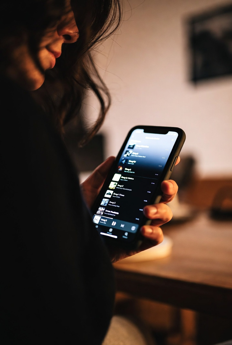 Malam yang Hangat: Lagu-Lagu Lembut yang Menutup Hari dengan Kelembutan