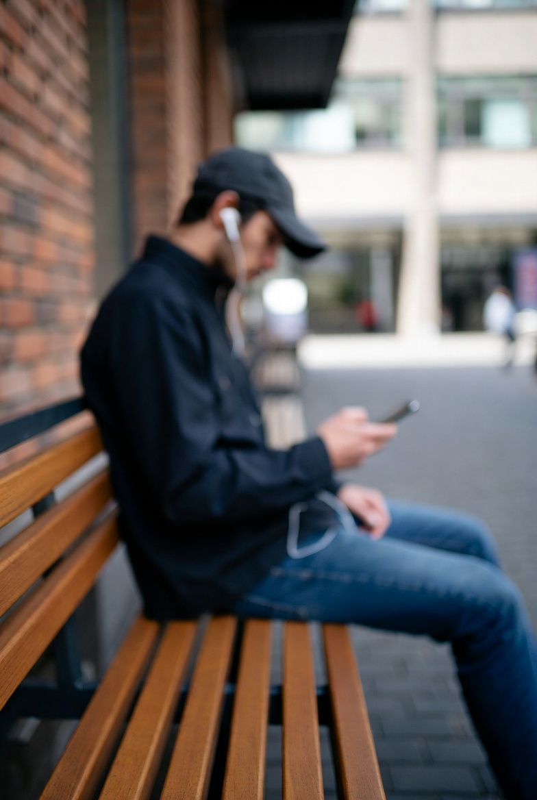 Siang yang Mengalir Lembut: Musik Instrumental yang Menemani Hari dengan Damai